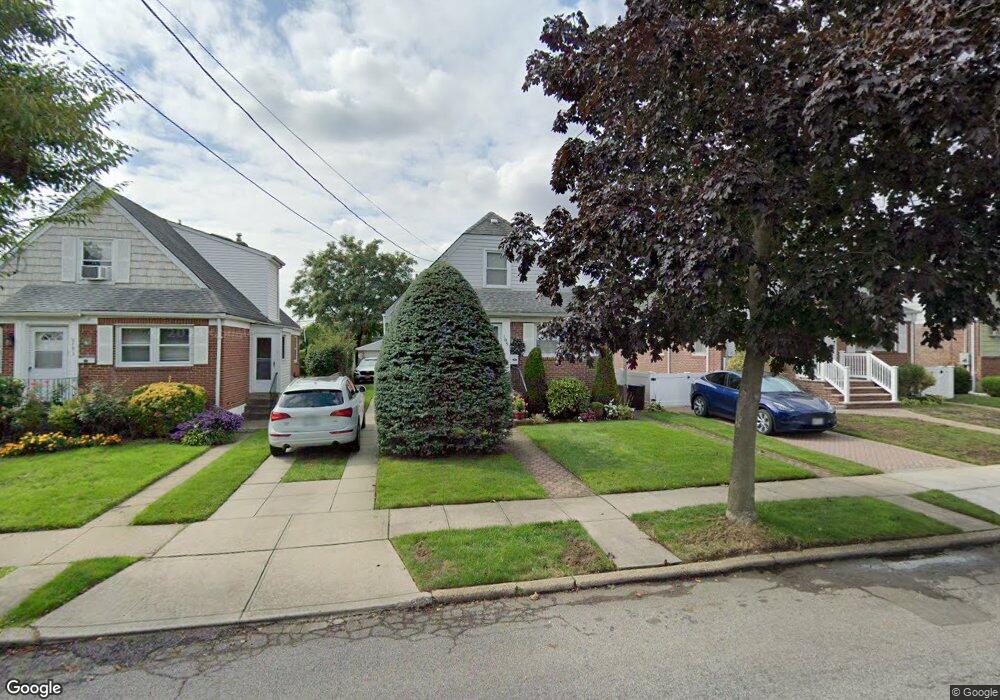 185 Wardwell Rd, Mineola, NY 11501 - photo 1