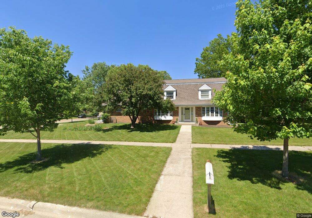 2125 Minnetonka Dr, Cedar Falls, IA 50613 - photo 1