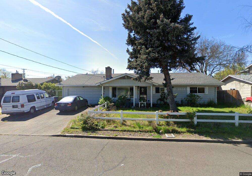 102 Kings Way, Central Point, OR 97502 - photo 1