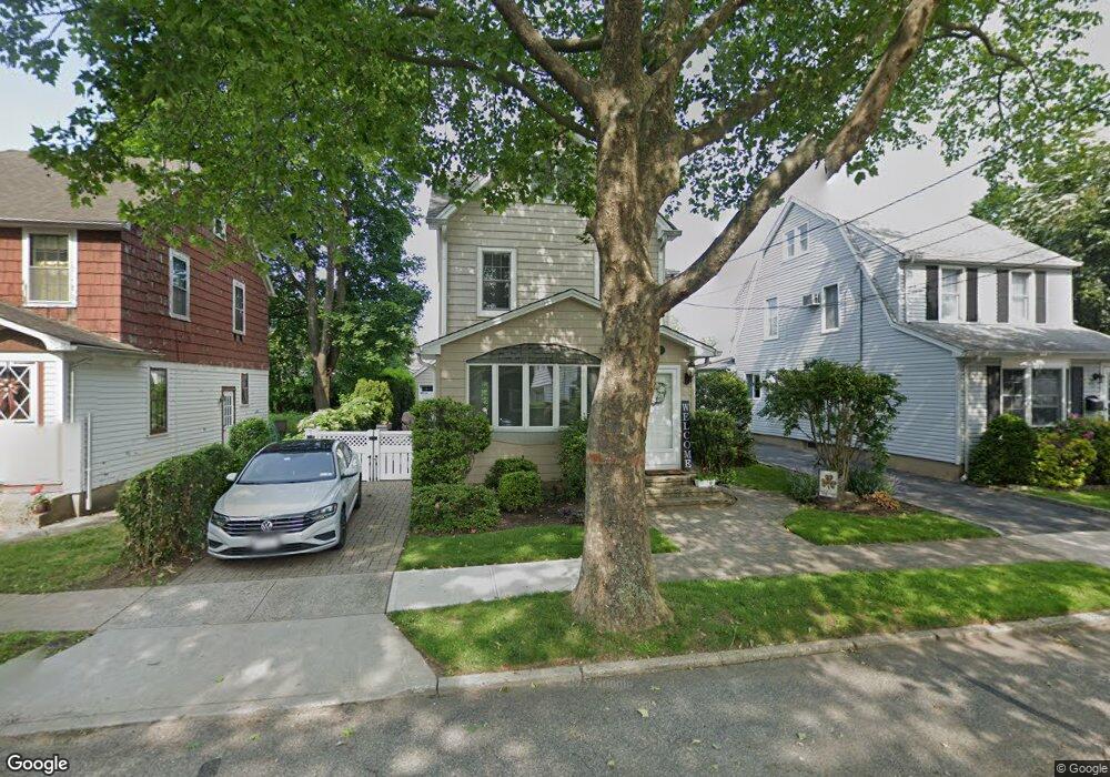 188 Capitol Ave, Williston Park, NY 11596 - photo 1