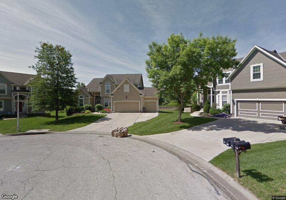 5352 Kenton Rd, Shawnee, KS 66226 - photo 1