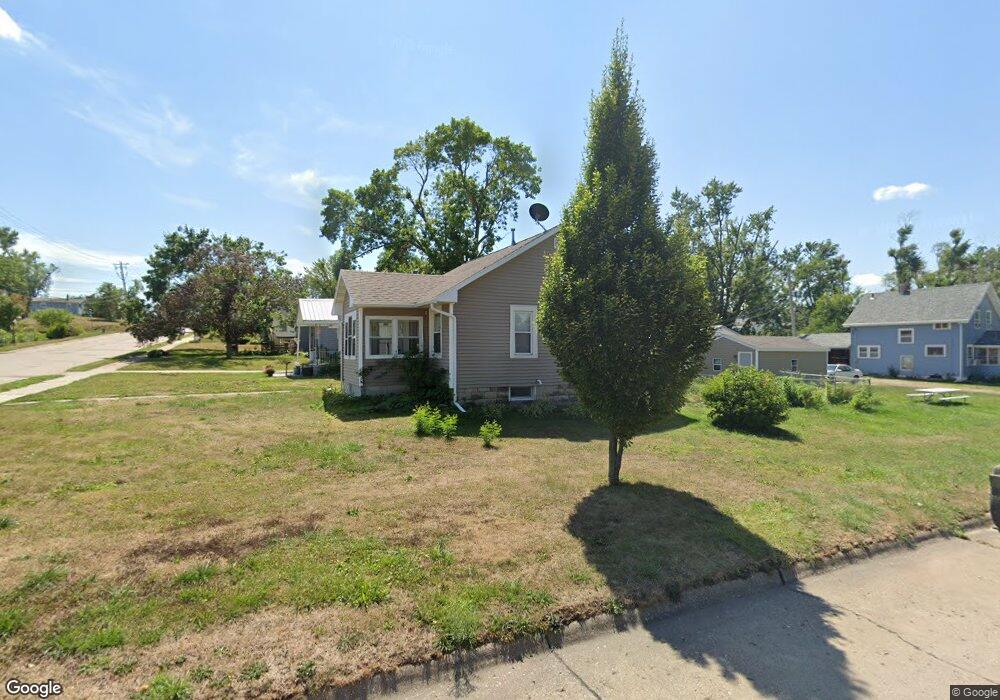 2102 9th St SW, Cedar Rapids, IA 52404 - photo 1