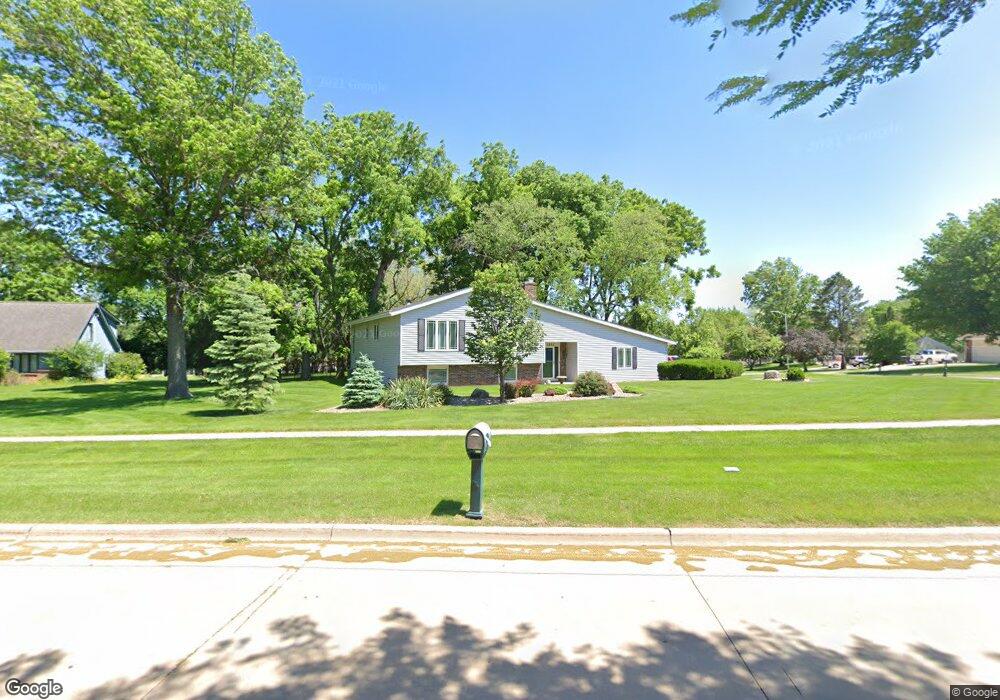 1332 Oak Park Blvd, Cedar Falls, IA 50613 - photo 1