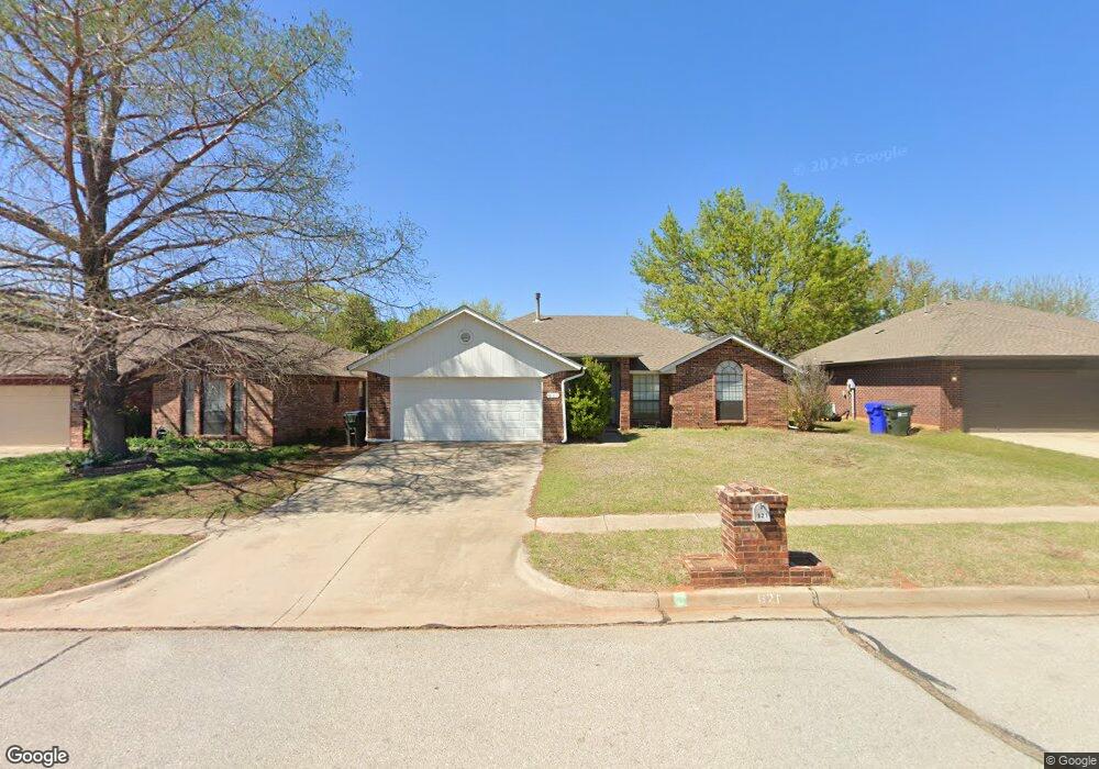 621 Gyrfalcon Dr, Norman, OK 73072 - photo 1