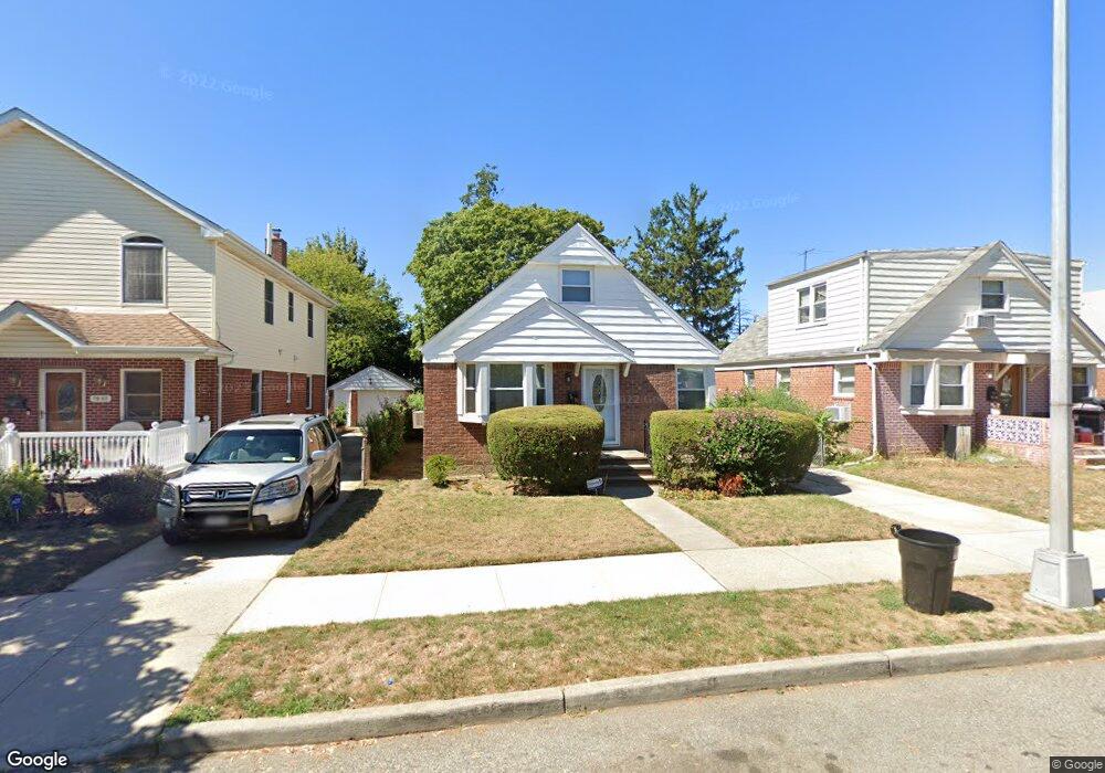 7938 257th St, Glen Oaks, NY 11004 - photo 1