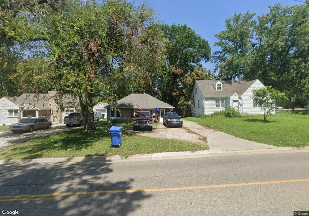 2404 SW 10th Ave, Topeka, KS 66604 - photo 1
