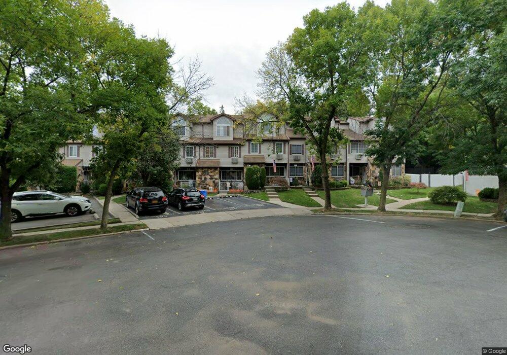 37 Croft Ct, Staten Island, NY 10306 - photo 1