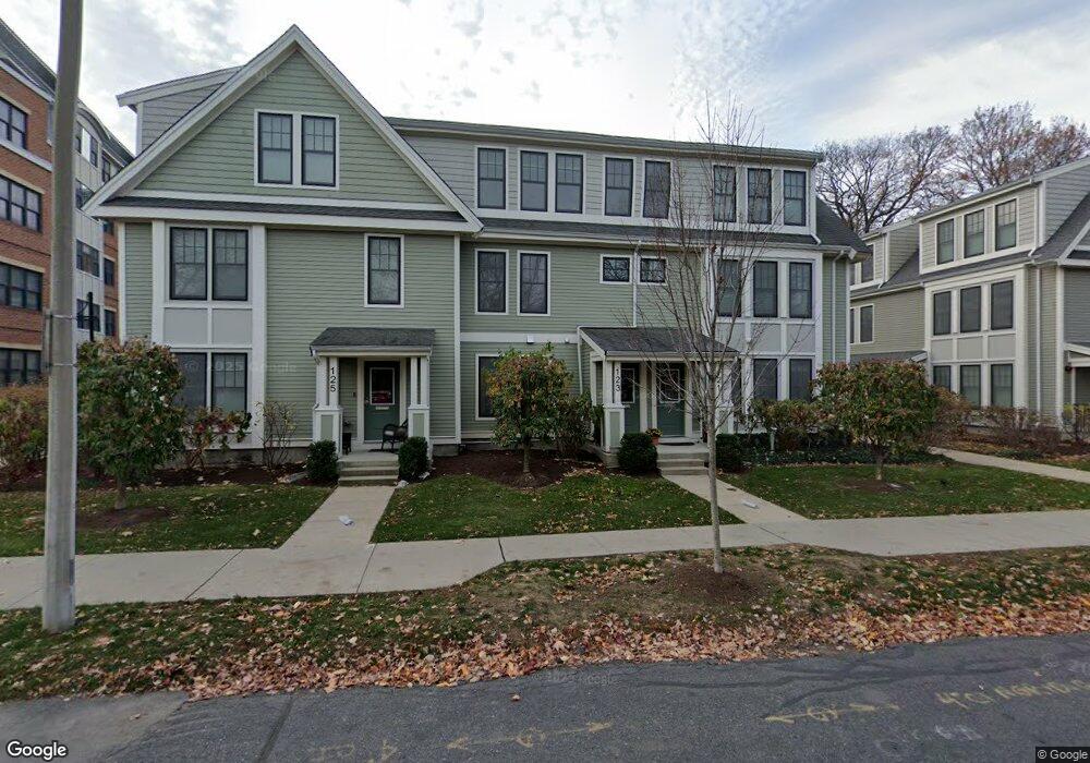 117 Crowninshield Rd unit C2, Brookline, MA 02446 - photo 1