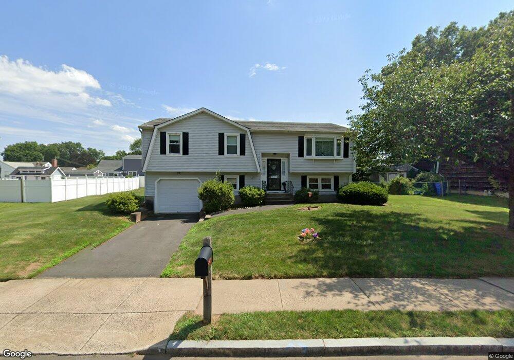 23 Southwood Dr, West Hartford, CT 06110 - photo 1