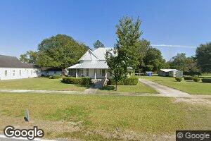 104 N Main St, Surrency, GA 31563