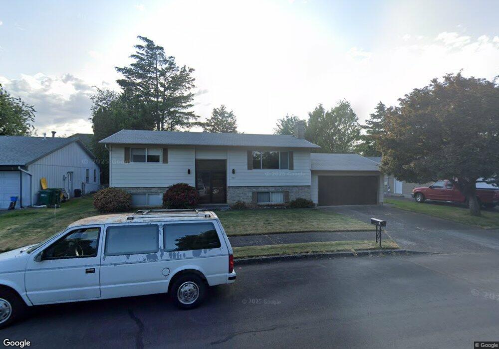 1933 SW Laura Ct, Troutdale, OR 97060 - photo 1