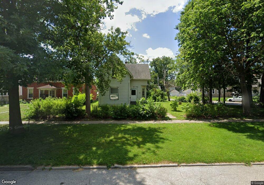 2127 W 2nd St unit Upper, Davenport, IA 52802 - photo 1