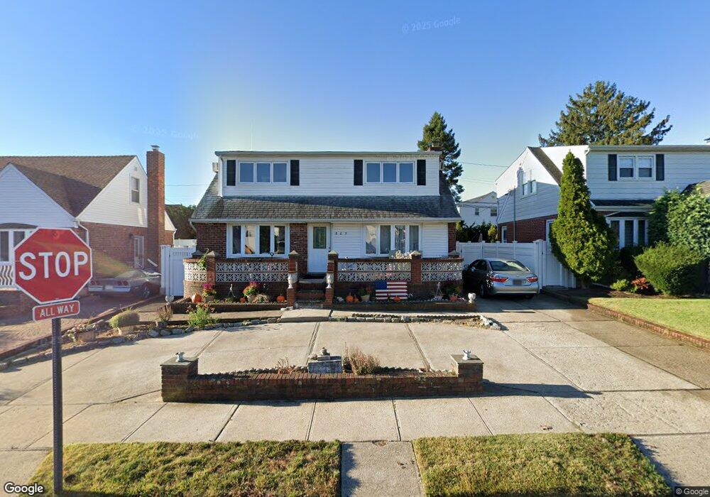 863 Oaks Dr, Franklin Square, NY 11010 - photo 1