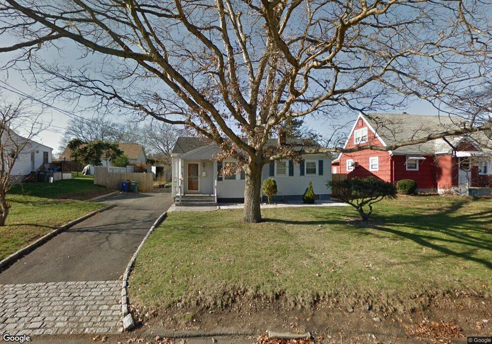 85 Travis Dr, Bridgeport, CT 06606 - photo 1