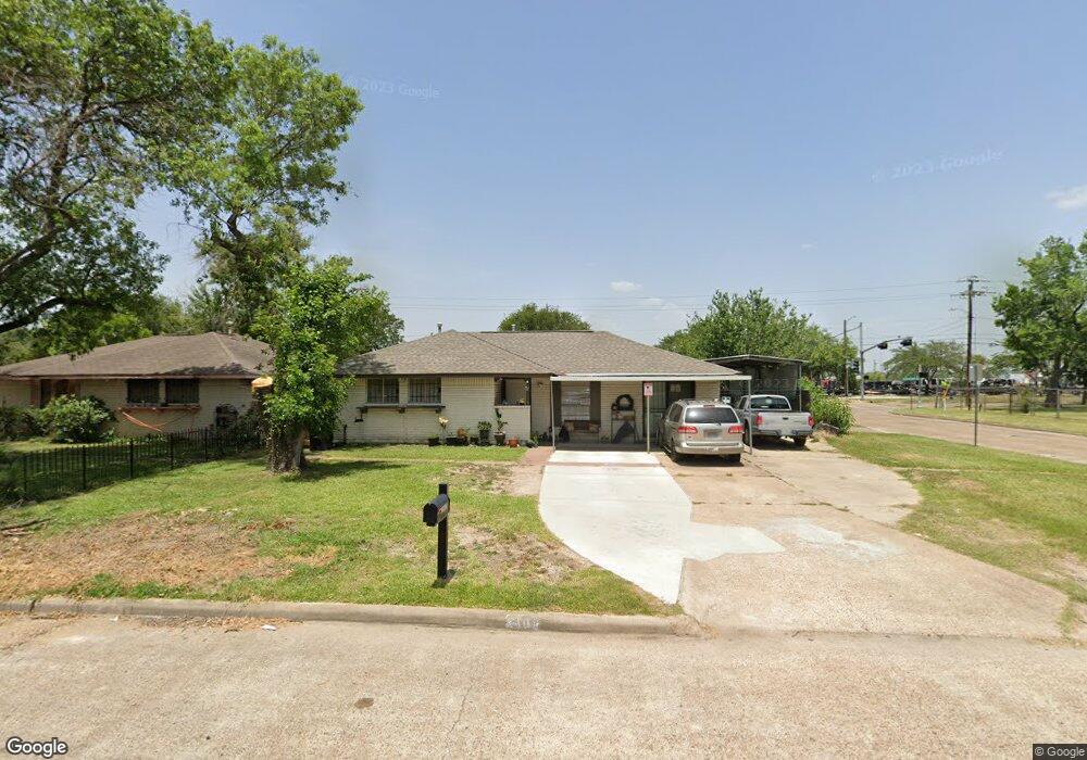 8402 Whitecastle Ln, Houston, TX 77088 - photo 1