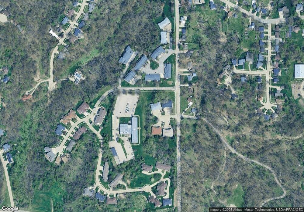 1720 Pikes Peak Ct NE, Cedar Rapids, IA 52402 - photo 1