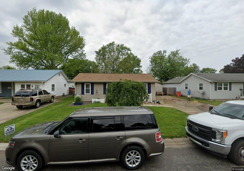 909 N 29th St, Mattoon, IL 61938 - photo 1