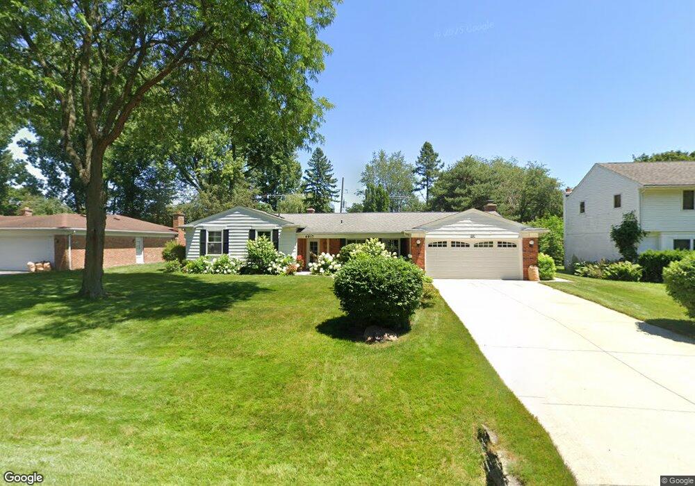 6817 Lee Crest Dr, West Bloomfield, MI 48322 - photo 1