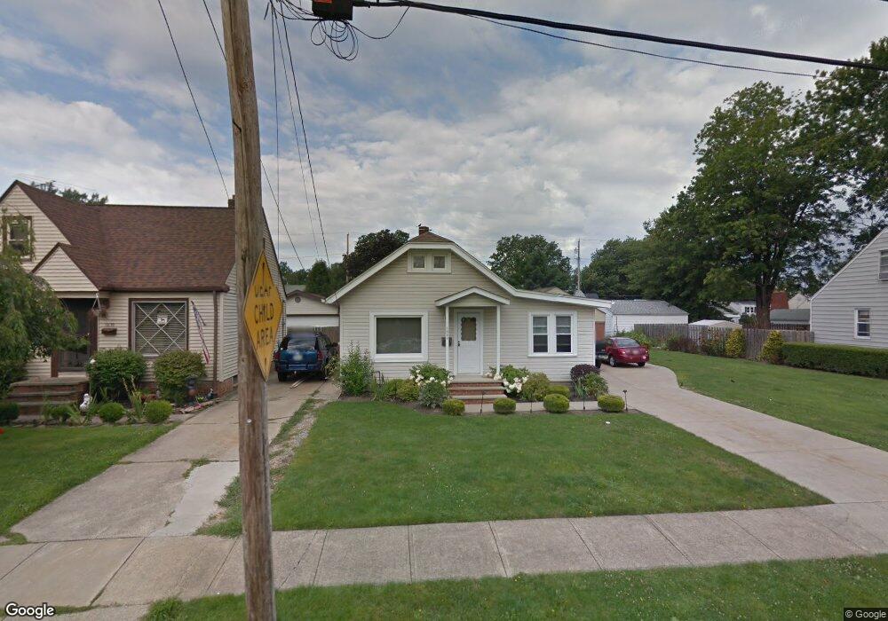 1622 Mapledale Rd, Wickliffe, OH 44092 - photo 1