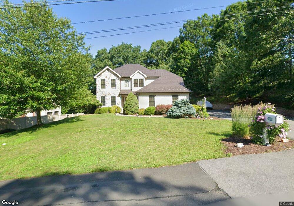 902 Horizon Dr, Stroudsburg, PA 18360 - photo 1