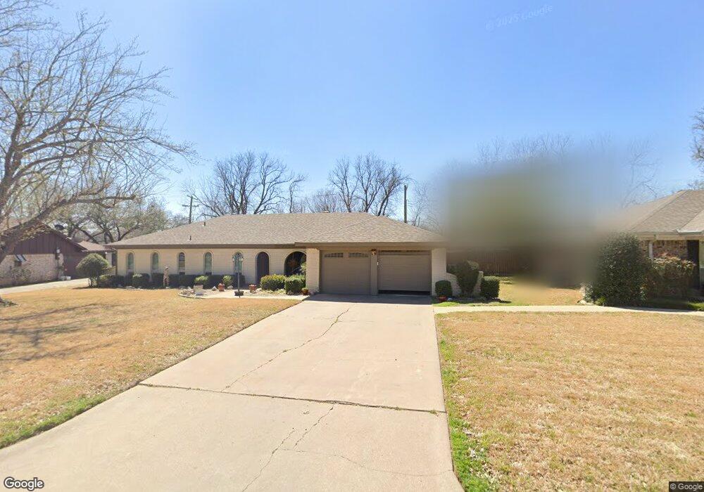 812 S Ridgeway Dr, Cleburne, TX 76033 - photo 1