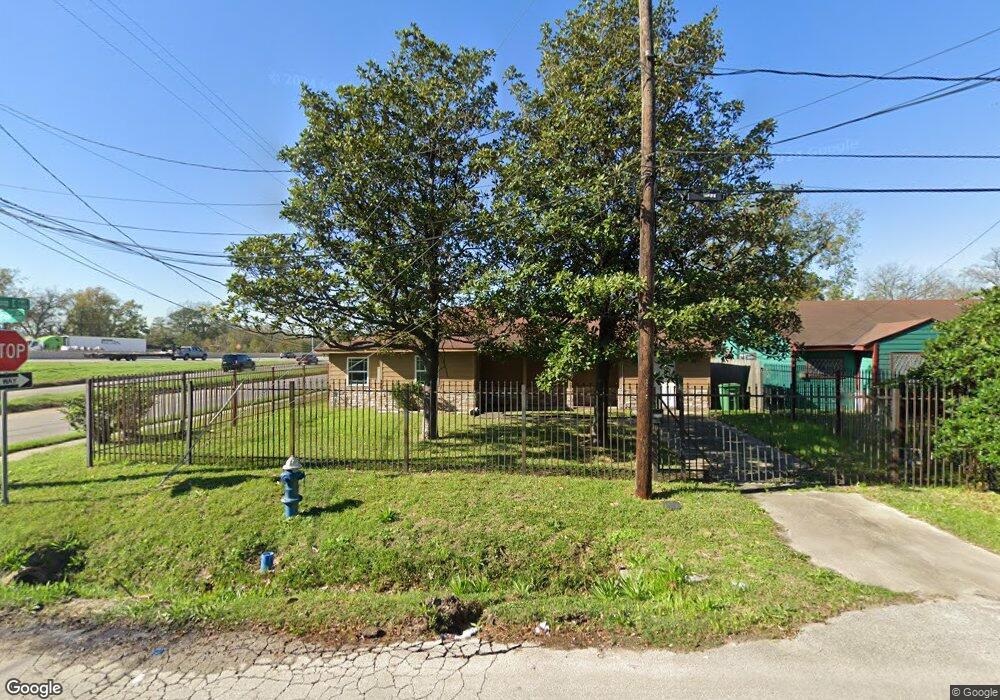 5501 Pickfair St, Houston, TX 77026 - photo 1