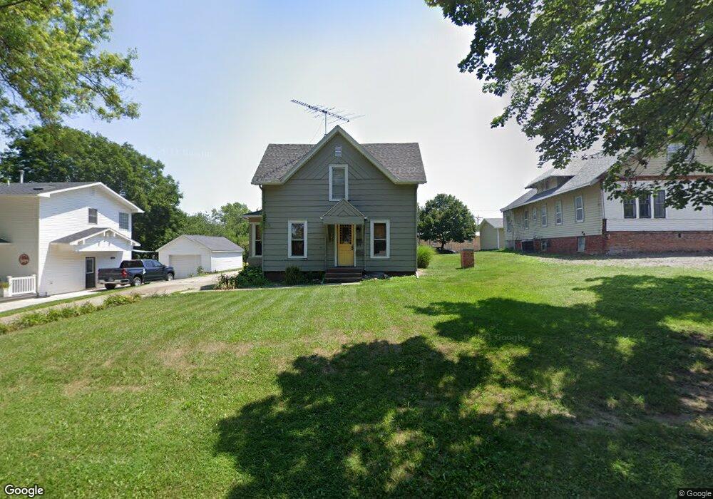 907 Maple St, Shenandoah, IA 51601 - photo 1
