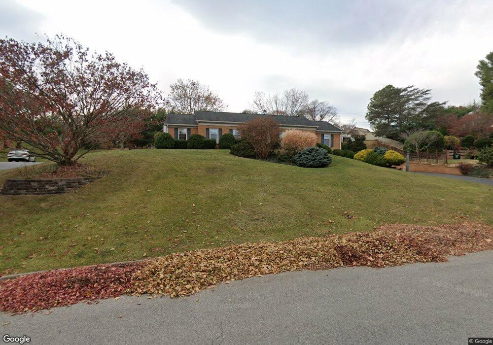 605 Woodmont Dr, Staunton, VA 24401 - photo 1