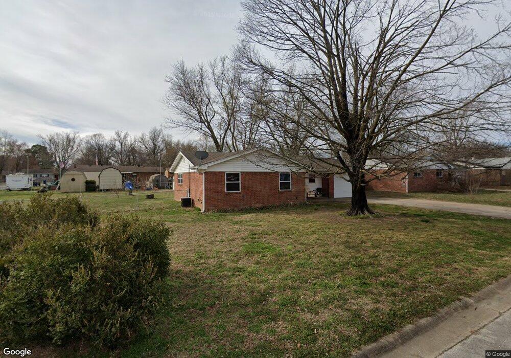 2302 W Alpine Cir, Siloam Springs, AR 72761 - photo 1