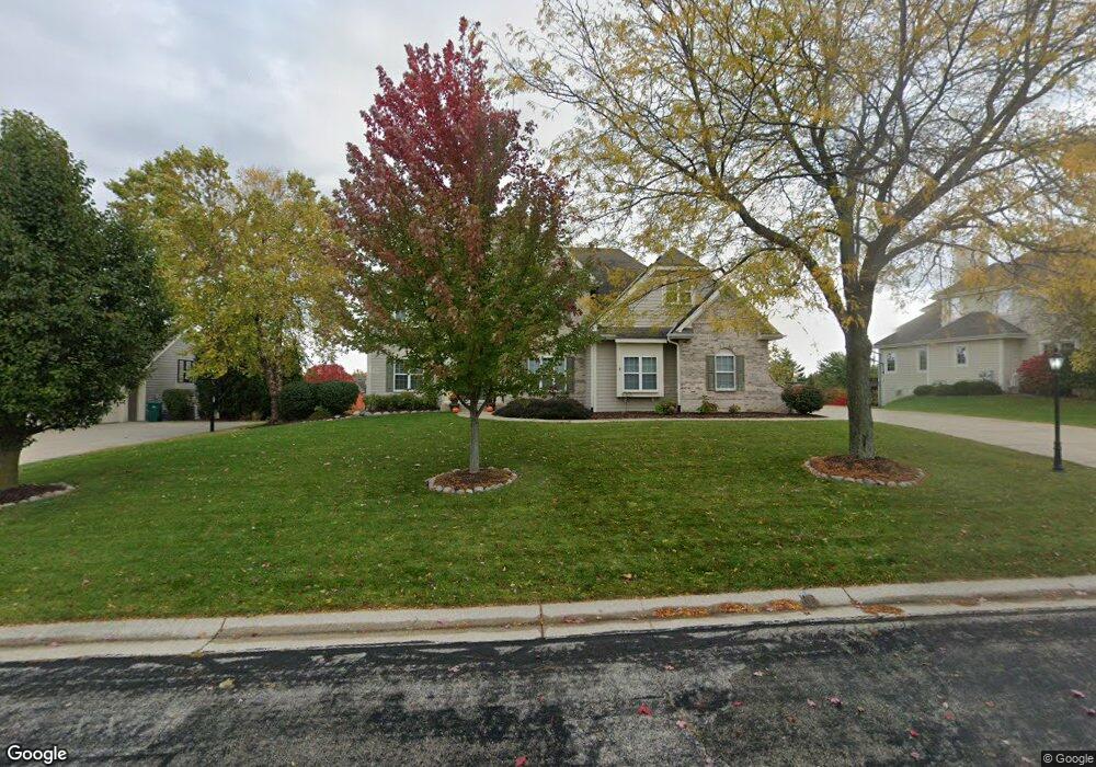W132N6572 Westview Dr, Menomonee Falls, WI 53051 - photo 1