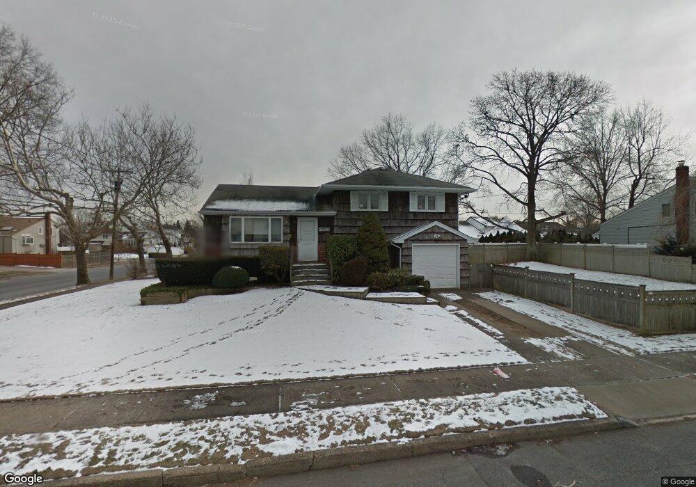 2526 Williams Ct, Bellmore, NY 11710 - photo 1