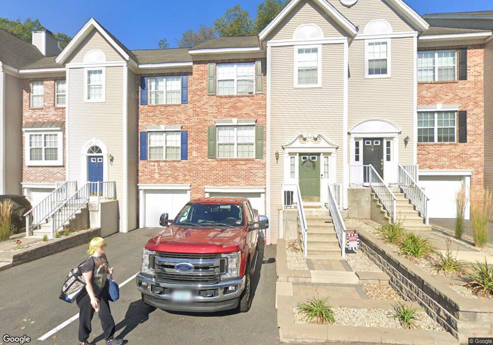 52 Middlesex Rd, MerriMacK, NH 03054 - photo 1