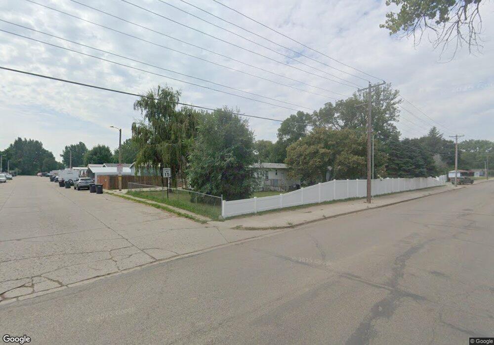 401 W Prairie Ln, Mandan, ND 58554 - photo 1