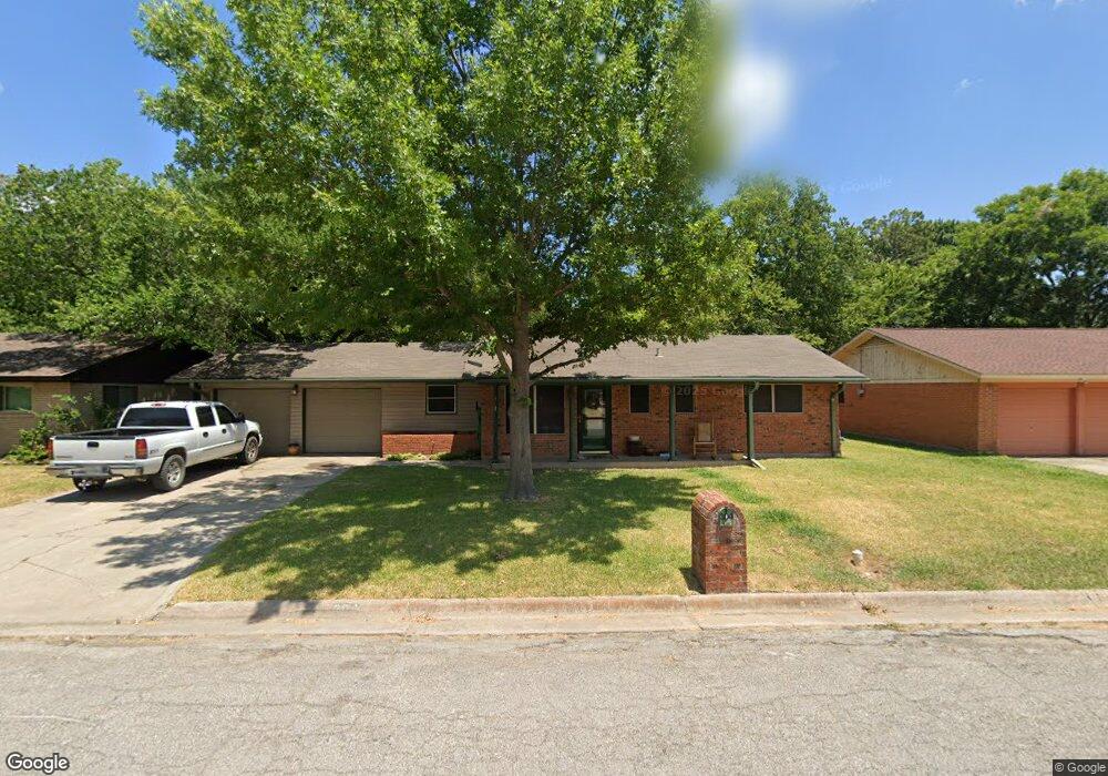 304 Hillside Dr, Gainesville, TX 76240 - photo 1