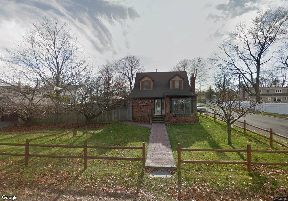 293 31st St, Lindenhurst, NY 11757 - photo 1