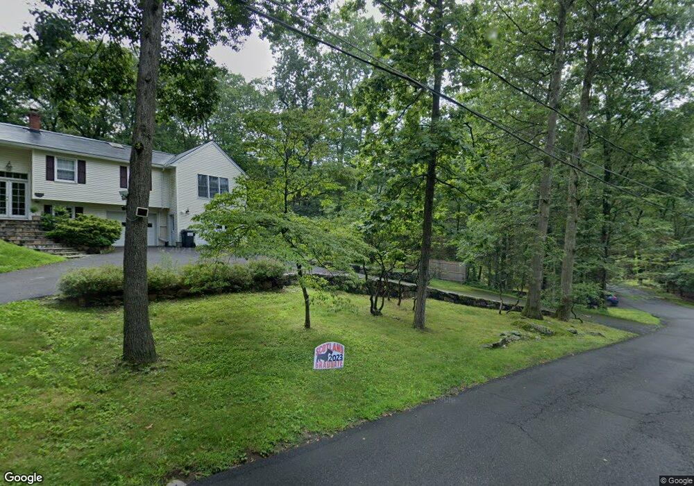 125 Round Lake Rd, Ridgefield, CT 06877 - photo 1