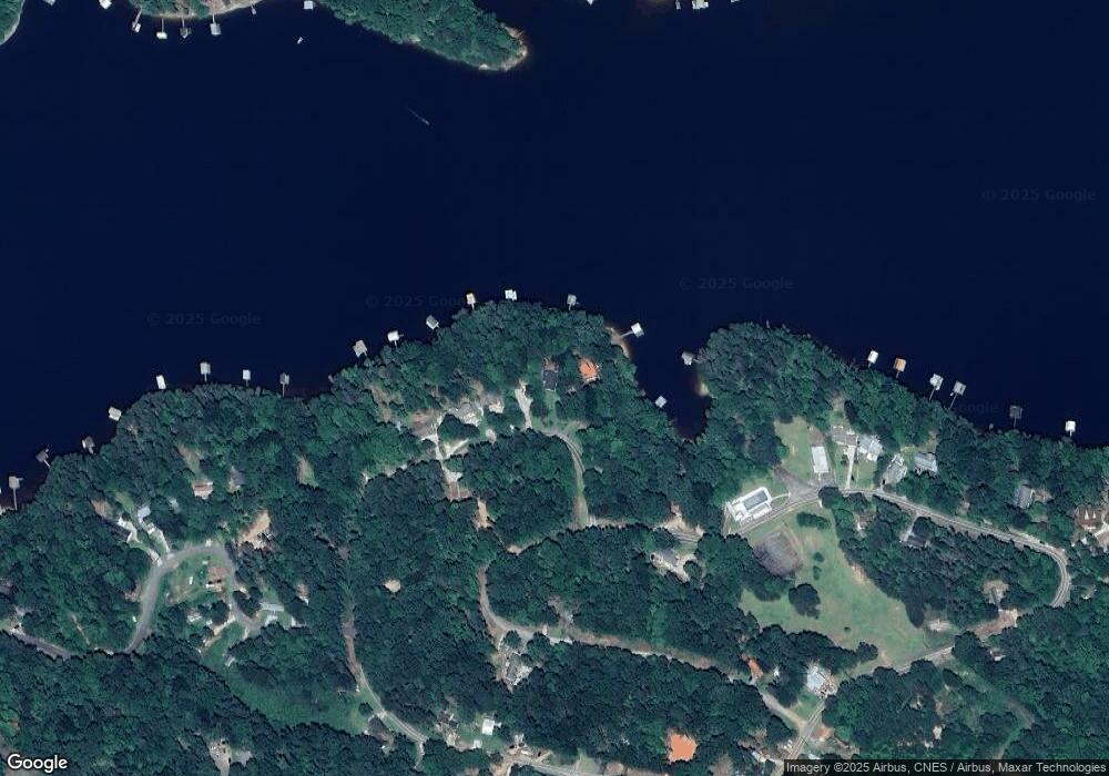 429 Shorewood Cir, Toccoa, GA 30577 - photo 1