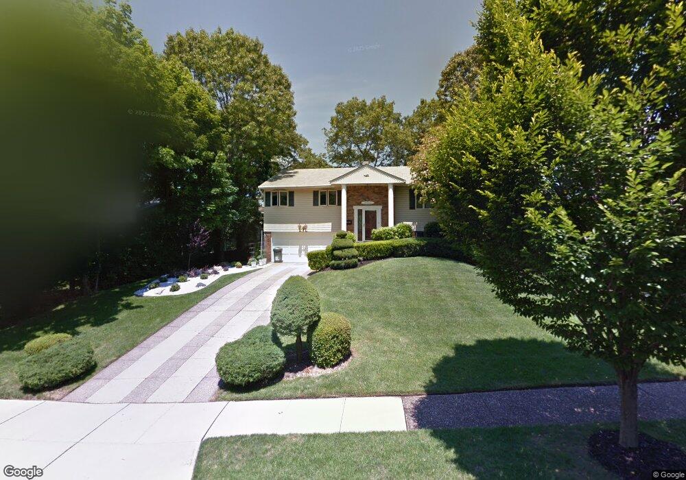 7 Chatham Rd, ComMacK, NY 11725 - photo 1