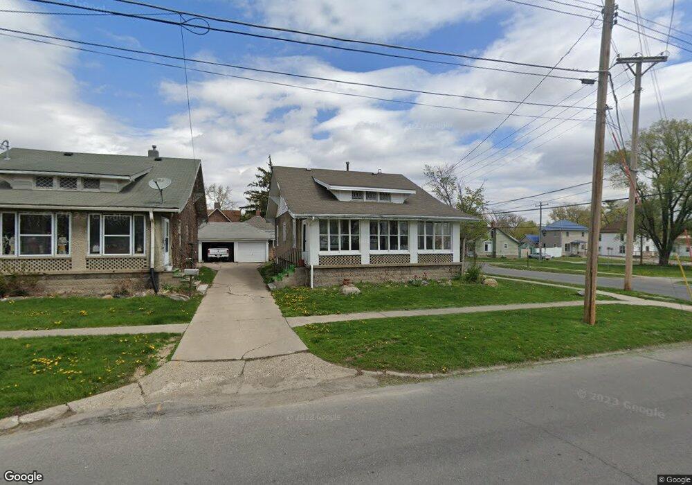 430 N 4th Ave E, Newton, IA 50208 - photo 1