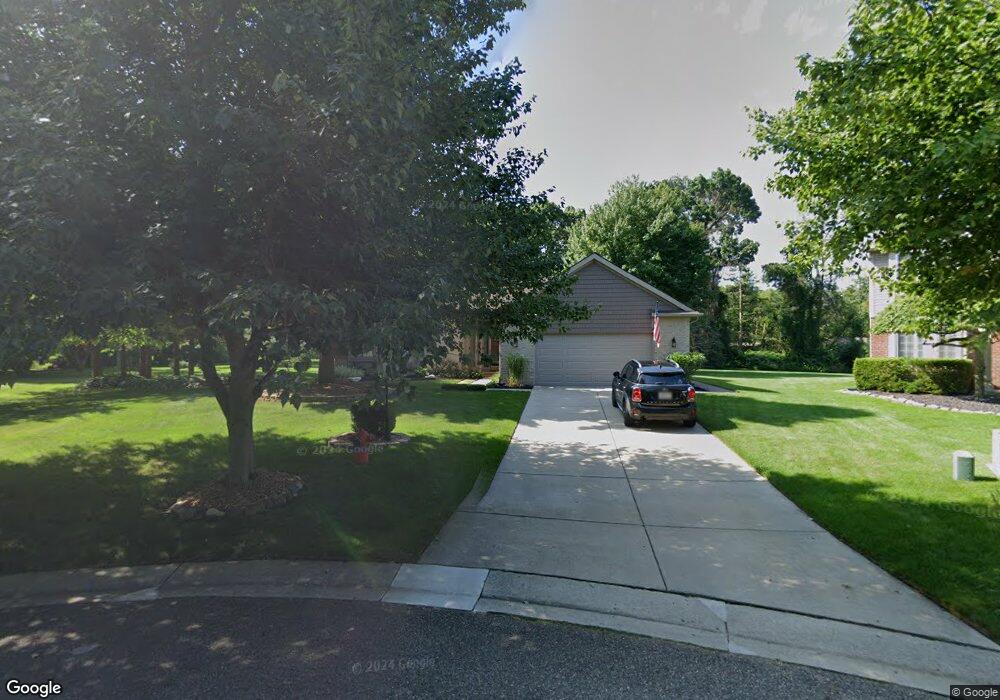 2070 Orchard Ct, West Bloomfield, MI 48324 - photo 1