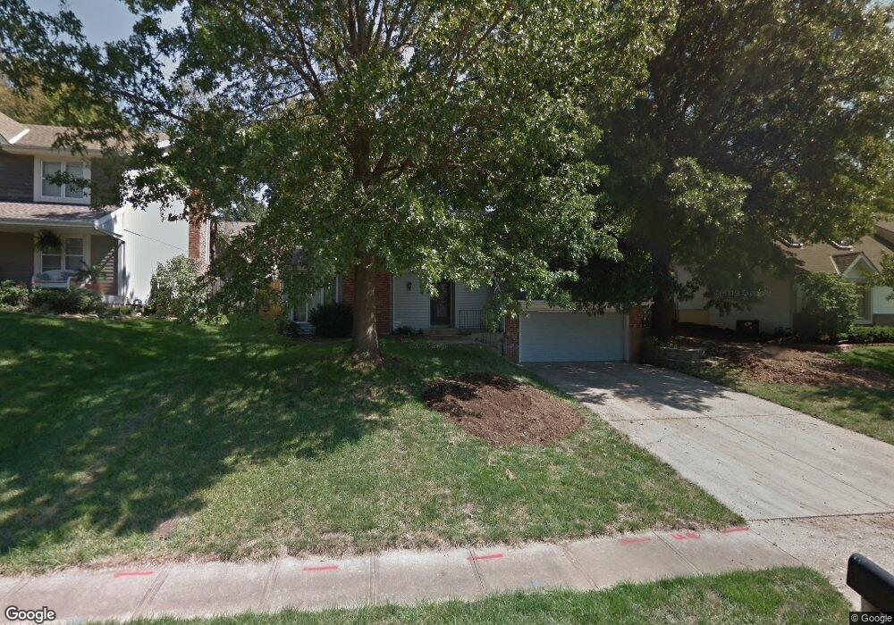 8607 Dice Ln, Lenexa, KS 66215 - photo 1