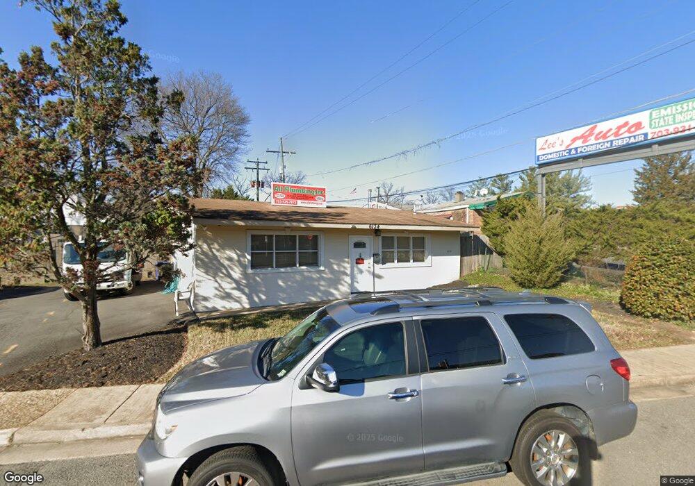 6134 Marshall Dr, Baileys Crossroads, VA 22041 - photo 1