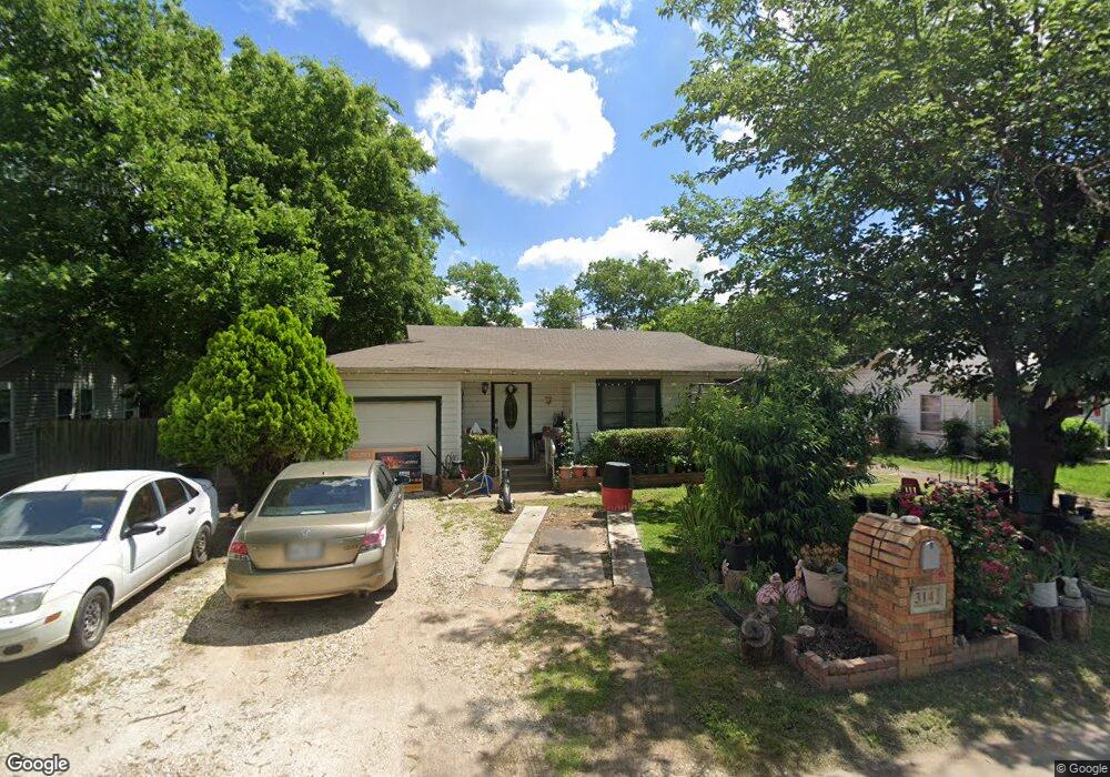 314 N Holloway St, Cleburne, TX 76033 - photo 1