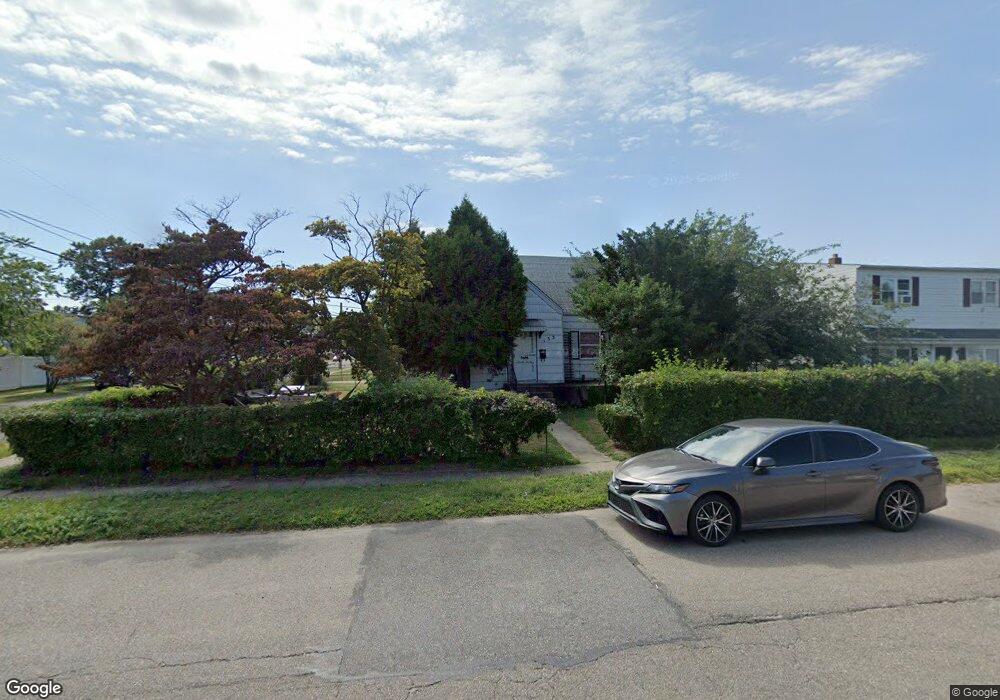 133 Venetian Blvd, Lindenhurst, NY 11757 - photo 1