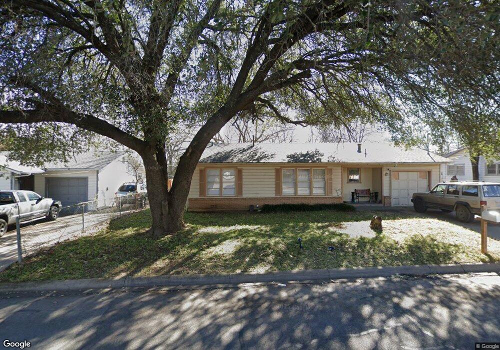 1013 Williams Ave, Cleburne, TX 76033 - photo 1