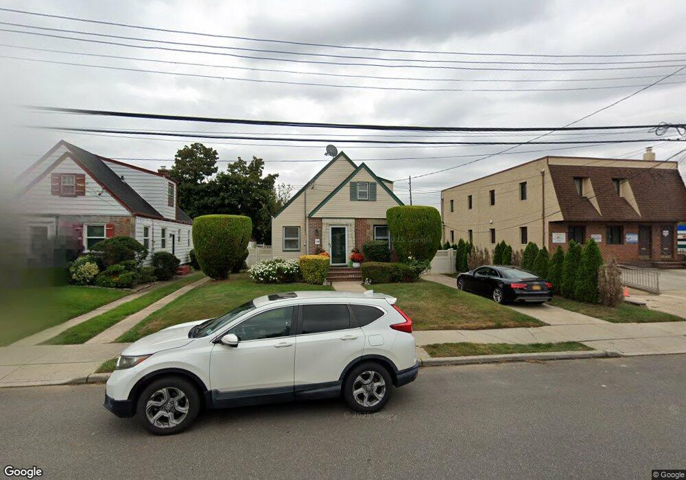 10 Tuxedo Ave, New Hyde Park, NY 11040 - photo 1