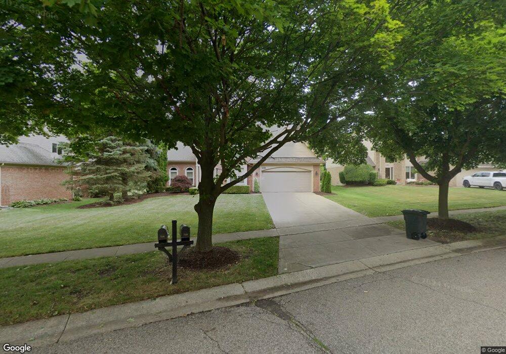 7198 Woodlore Dr, West Bloomfield, MI 48323 - photo 1