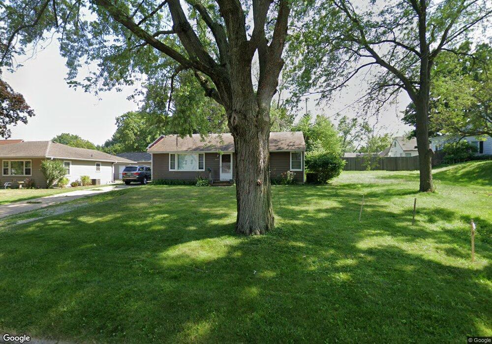 3019 Meadowbrook Dr SE, Cedar Rapids, IA 52403 - photo 1