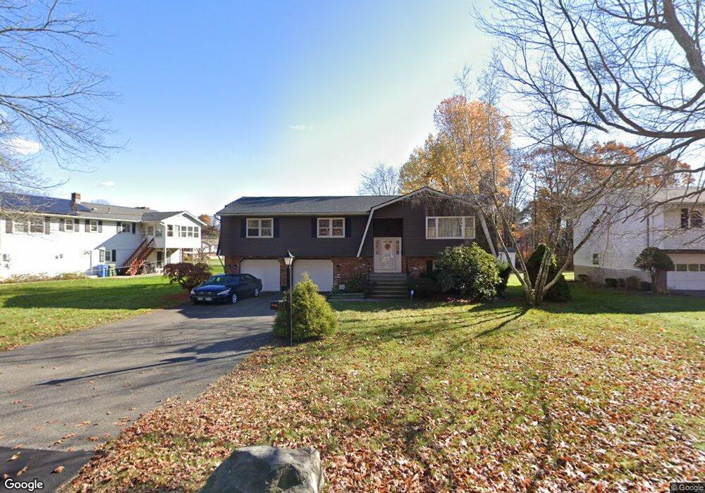 573 Country Club Rd, Waterbury, CT 06708 - photo 1