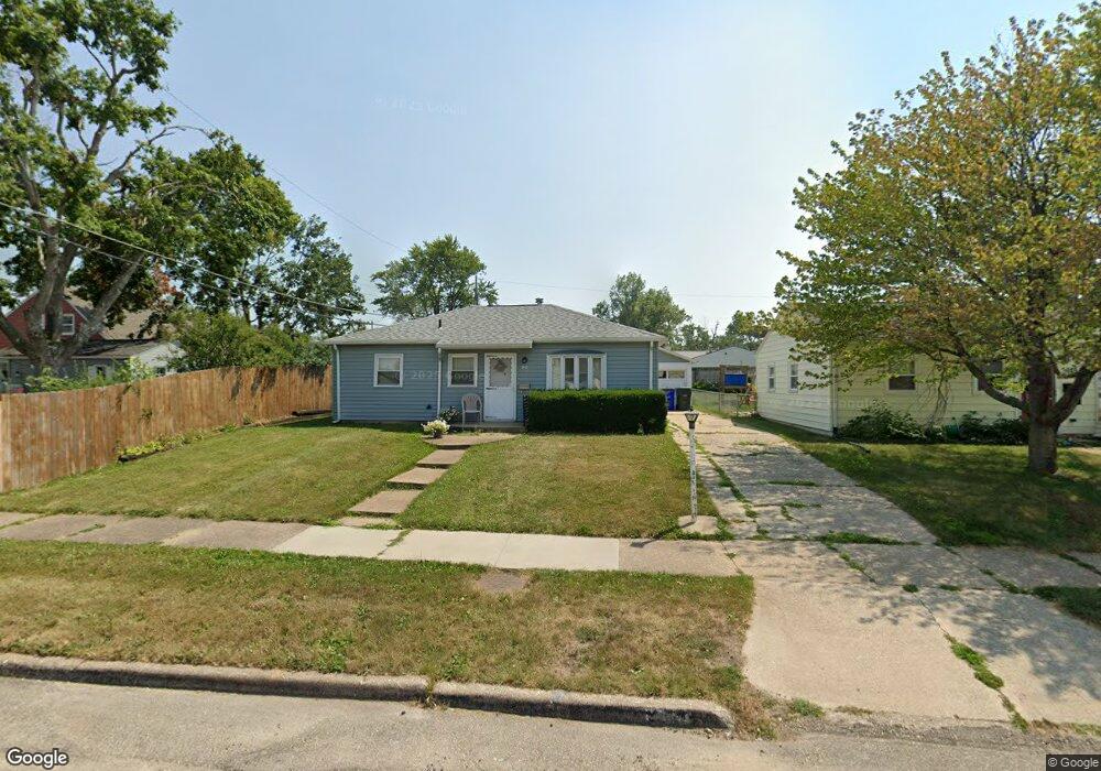 2111 Reynolds Ave SW, Cedar Rapids, IA 52404 - photo 1
